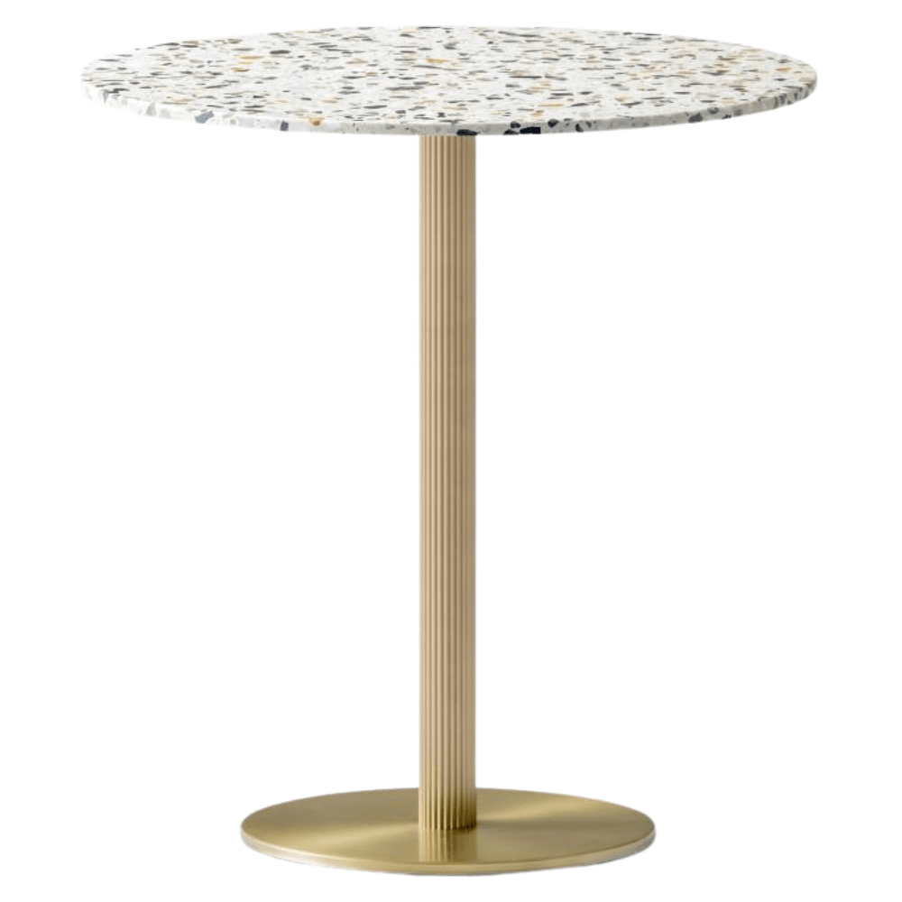 Table ronde design avec plateau en marbre composite terrazzo blanc et élégante base dorée. Idéale pour attirer l'attention dans un café branché.