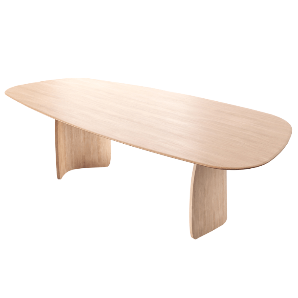 Asymmetrische organische horecatafel in eikenhout met afgeronde rand en sculpturaal onderstel. Een unieke blikvanger voor restaurants, zorginstellingen en vergaderruimtes. Horeca tafels en stoelen van Búni garanderen duurzaamheid en kwaliteit.