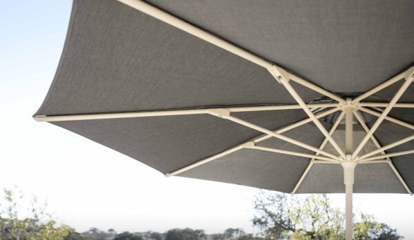 Luxueuze parasol met middenpaal