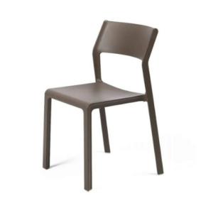 Taupe kunststof tuinstoel zonder armleuningen, moderne outdoor stoel voor terras