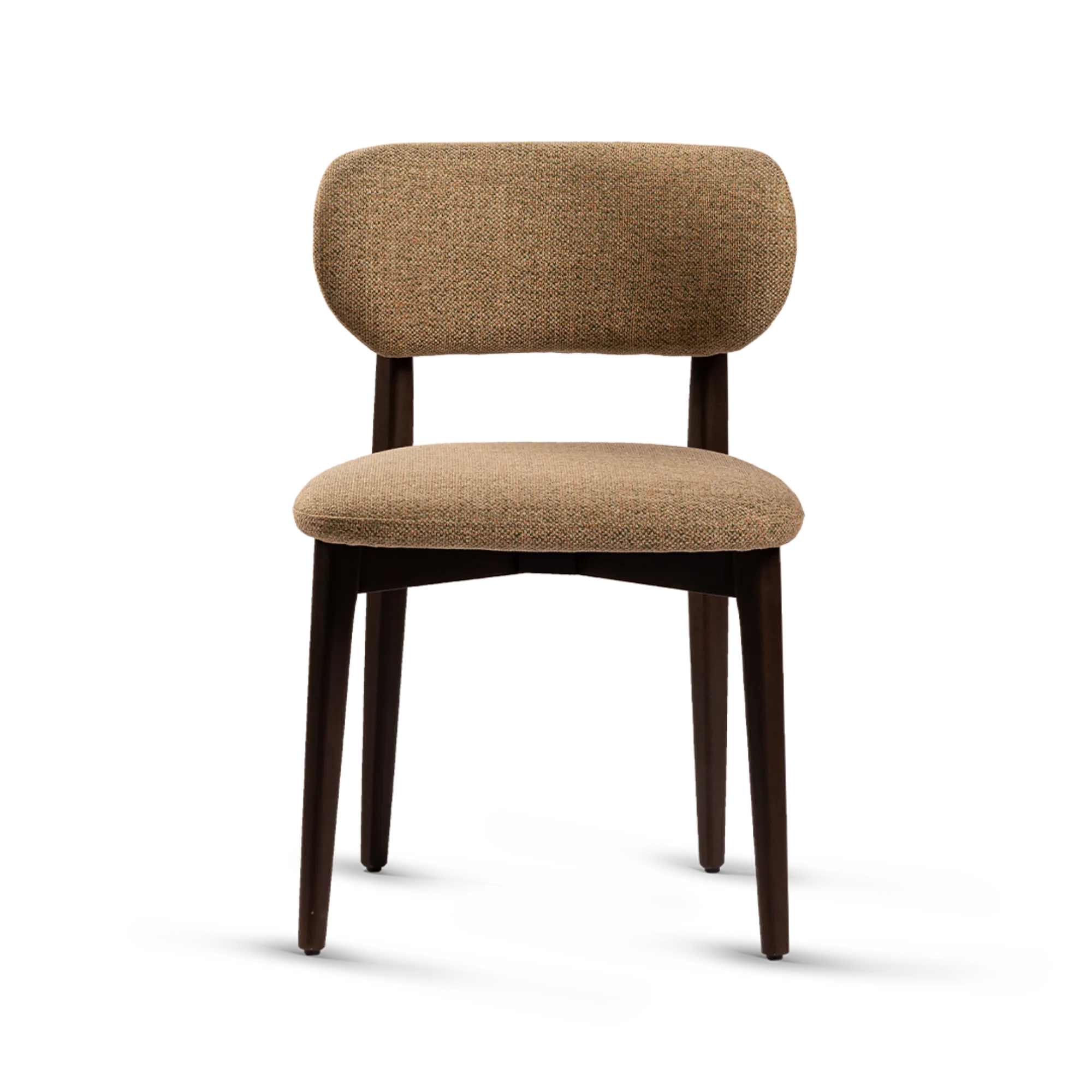 Vue de face de la chaise Milan, avec assise rembourrée, dossier ajouré et piètement en bois foncé.
